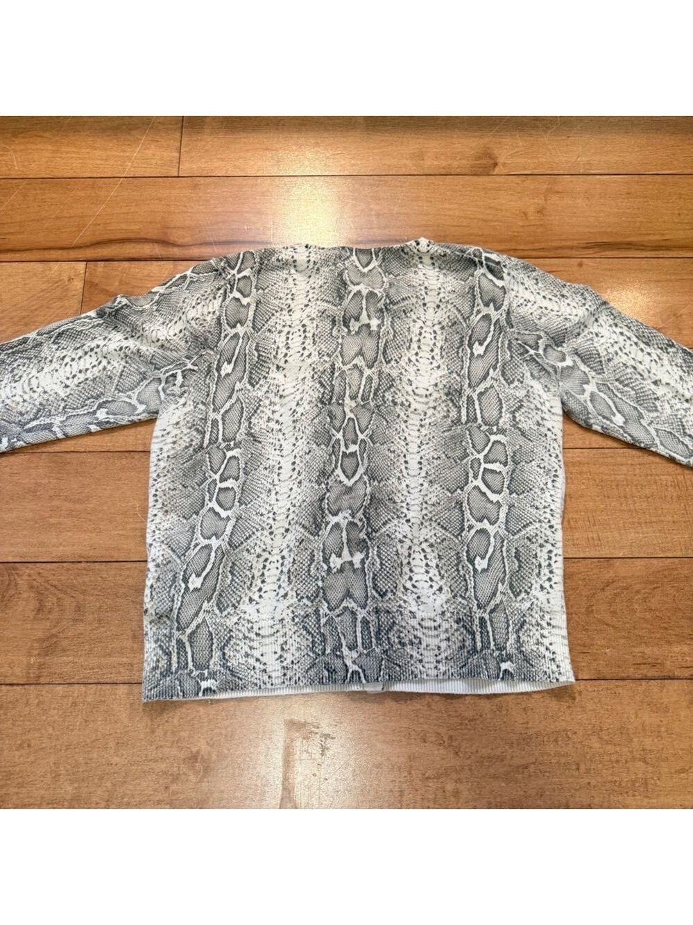 Van Heusen Studio Snakeskin Print Cardigan Womens Large Grey White Indie Sleaze - Picture 4 of 6